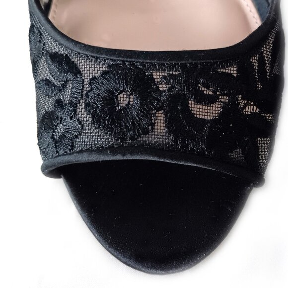EUC ~ BETSEY JOHNSON ADLEY Black Floral Embroidered Lace Peep Toe Shoes Sz 10 - Picture 2 of 9